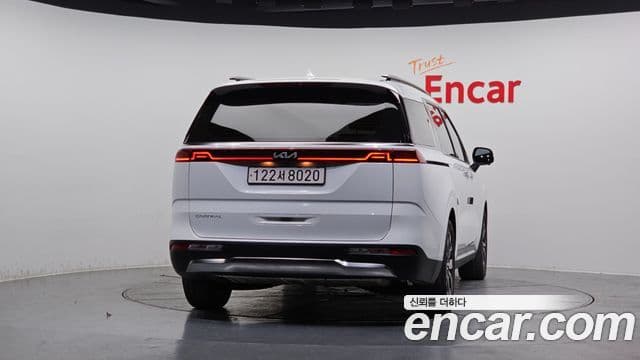 Kia Carnival 2022 — ფოტო 4/20
