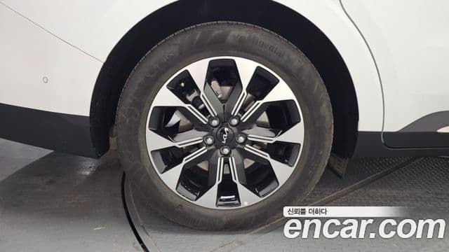 Kia Carnival 2022 — ფოტო 5/20