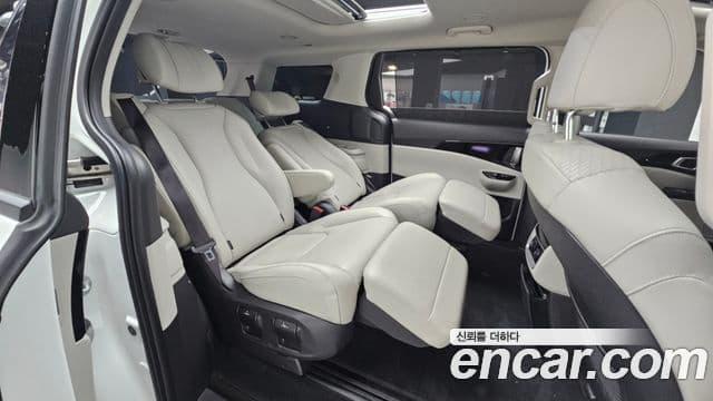 Kia Carnival 2022 — ფოტო 12/20