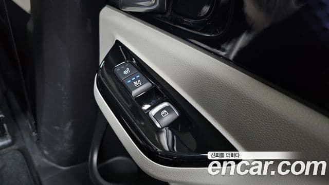Kia Carnival 2022 — ფოტო 18/20