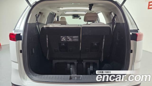 Kia Carnival 2022 — ფოტო 20/20