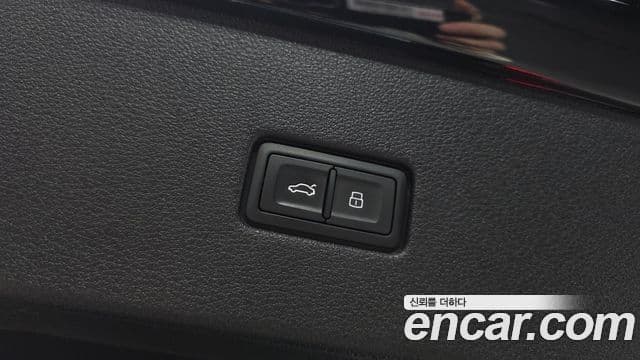 Audi Q8 2021 — Photo 8/20