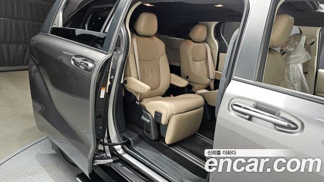Toyota Sienna 2023 — Şəkil 12/20