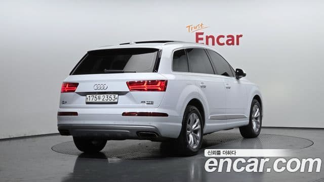 Audi Q7 2019 — Фото 2/20