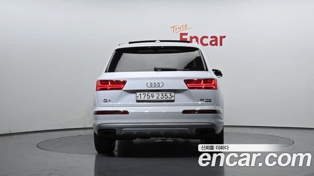 Audi Q7 2019 — Фото 4/20