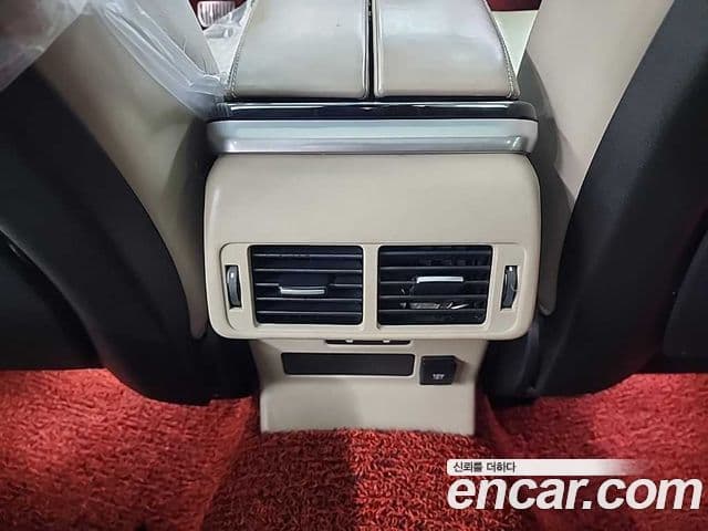 Land Rover Range Rover Velar 2018 — Şəkil 12/18