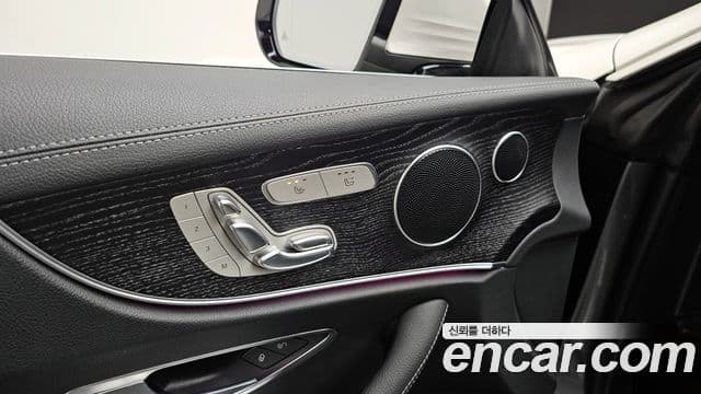 Mercedes-Benz E-Class 2019 — Şəkil 17/20