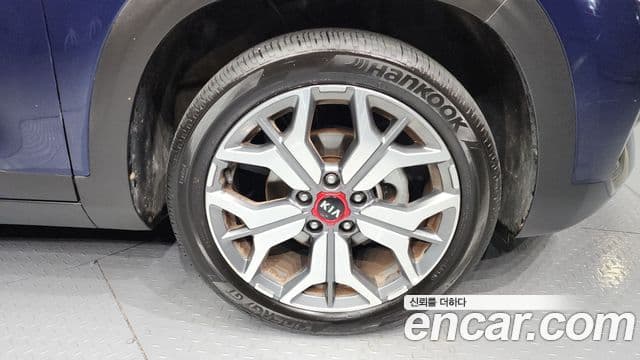 Kia Seltos 2019 — ფოტო 16/20