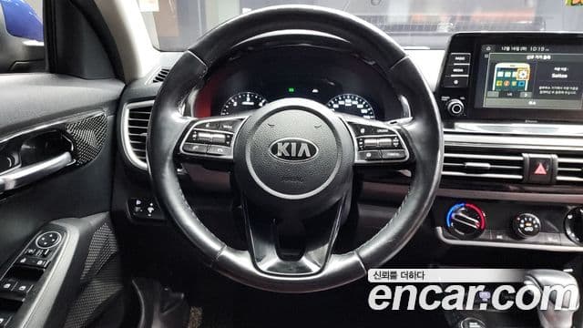 Kia Seltos 2019 — ფოტო 17/20