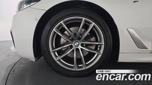 BMW 5 Series 2020 — ფოტო 5/20