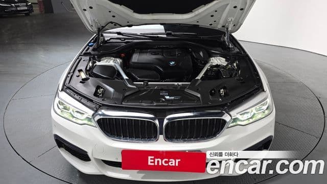 BMW 5 Series 2020 — ფოტო 6/20