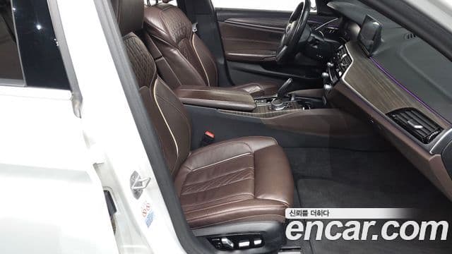 BMW 5 Series 2020 — ფოტო 10/20