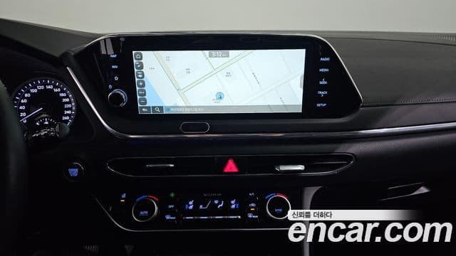 Hyundai Sonata Hybrid 2021 — Photo 14/20