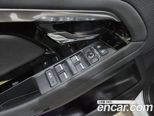 Land Rover Range Rover Evoque 2023 — Photo 17/20