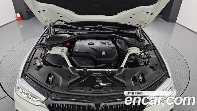 BMW 5 Series 2020 — Photo 12/20