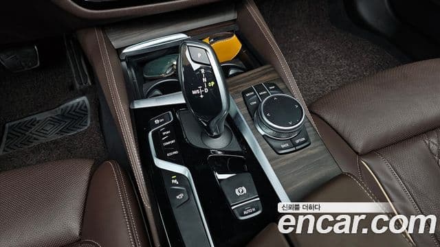 BMW 5 Series 2020 — Photo 9/20