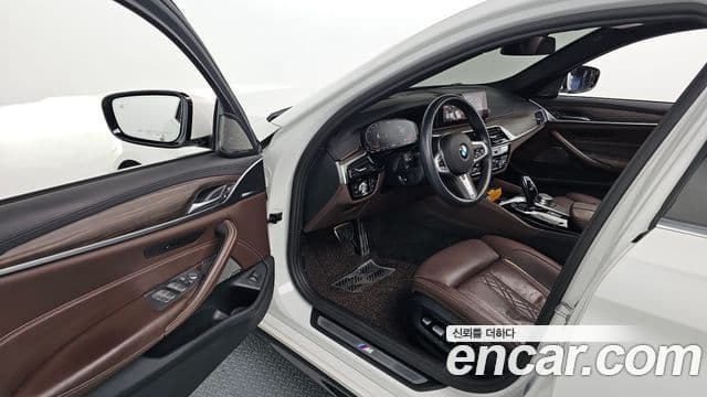 BMW 5 Series 2020 — Photo 7/20
