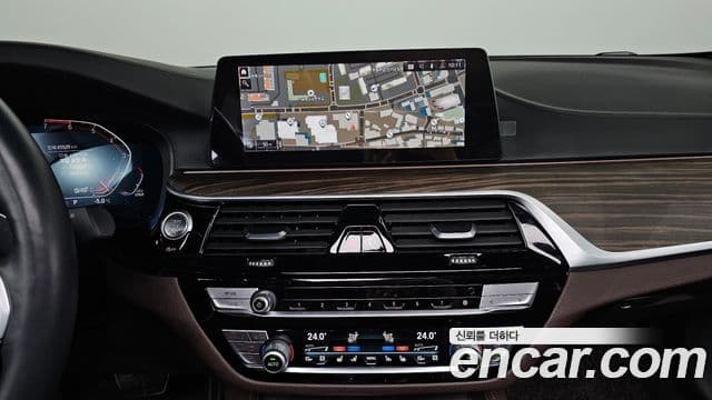 BMW 5 Series 2020 — Photo 17/20
