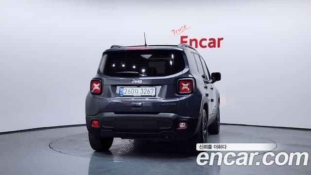 Jeep Renegade 2022 — ფოტო 13/20