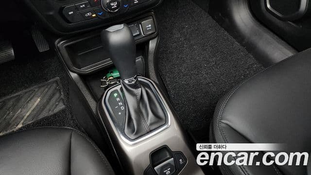 Jeep Renegade 2022 — ფოტო 11/20