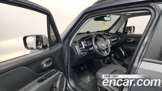 Jeep Renegade 2022 — ფოტო 19/20