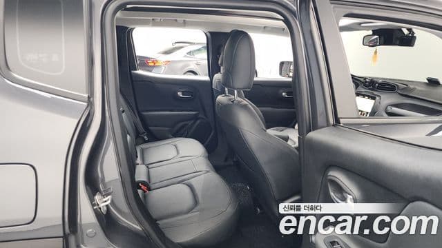 Jeep Renegade 2022 — ფოტო 18/20