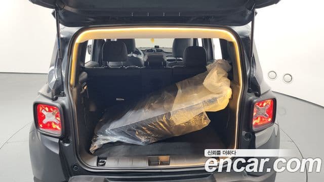Jeep Renegade 2022 — ფოტო 4/20