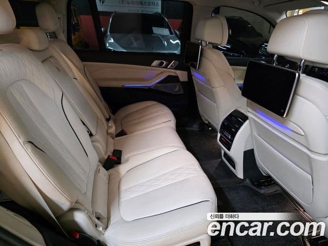 BMW X7 2022 — ფოტო 8/12