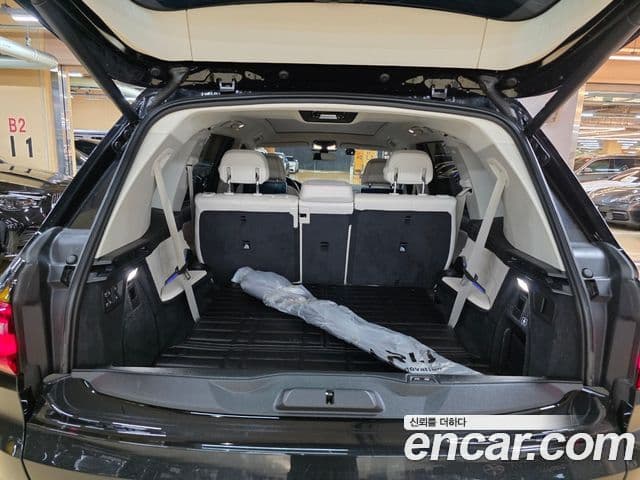 BMW X7 2022 — ფოტო 11/12
