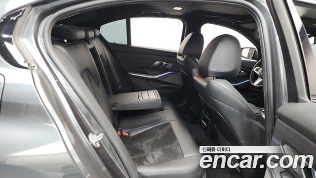 BMW 3 Series 2021 — фото 12 из 20