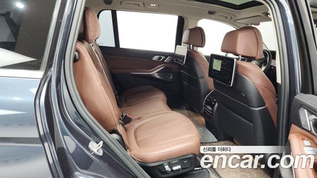 BMW X7 2022 — Фото 12/20