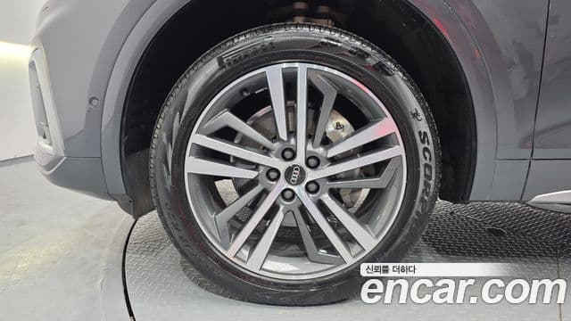 Audi Q5 2021 — ფოტო 5/20