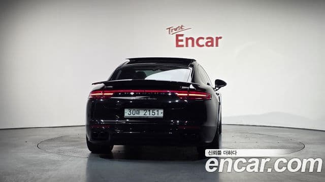 Porsche Panamera 2019 — Photo 1/20