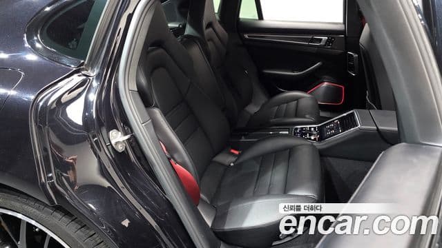 Porsche Panamera 2019 — Photo 19/20