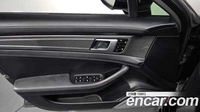 Porsche Panamera 2019 — Photo 15/20