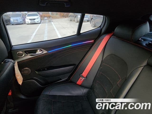 Kia Stinger 2022 — Şəkil 17/20
