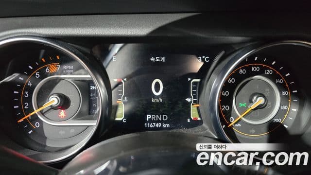 Jeep Wrangler 2021 — ფოტო 8/20