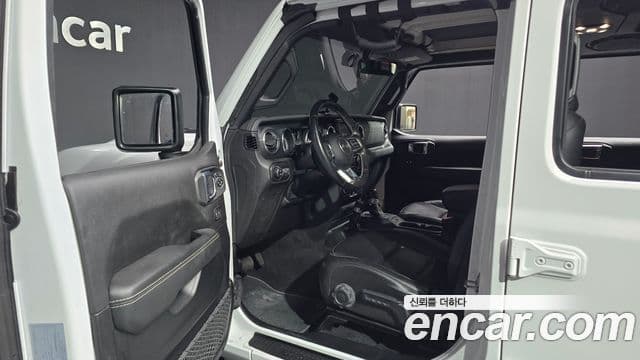 Jeep Wrangler 2021 — ფოტო 10/20