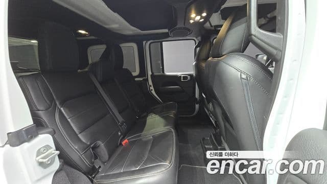 Jeep Wrangler 2021 — ფოტო 12/20