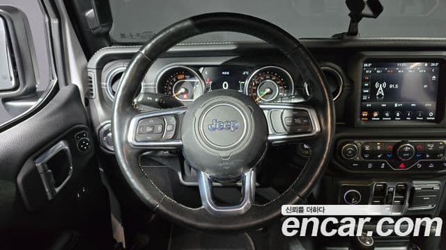 Jeep Wrangler 2021 — ფოტო 13/20