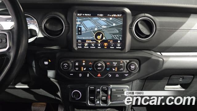 Jeep Wrangler 2021 — ფოტო 14/20