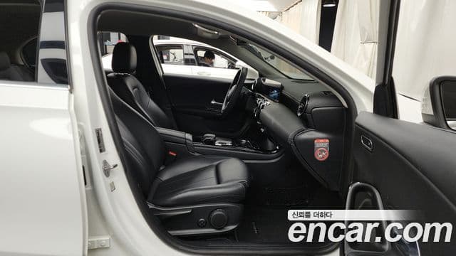 Mercedes-Benz A-Class 2020 — фото 11 из 20