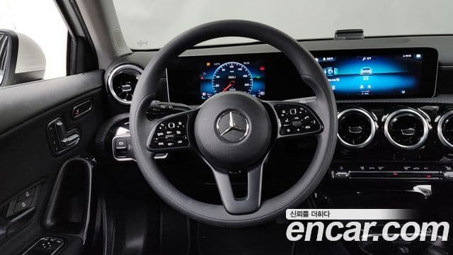 Mercedes-Benz A-Class 2020 — ფოტო 13/20