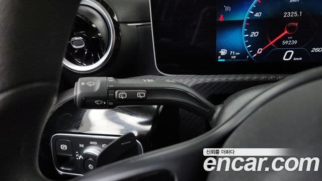 Mercedes-Benz A-Class 2020 — ფოტო 19/20
