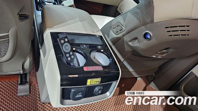 Kia Carnival 2023 — фото 10 из 20