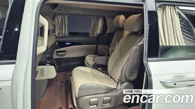Kia Carnival 2023 — ფოტო 12/20