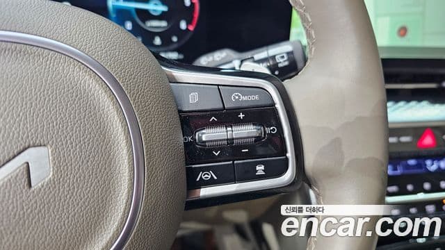 Kia Carnival 2023 — ფოტო 15/20