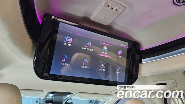Kia Carnival 2023 — ფოტო 18/20