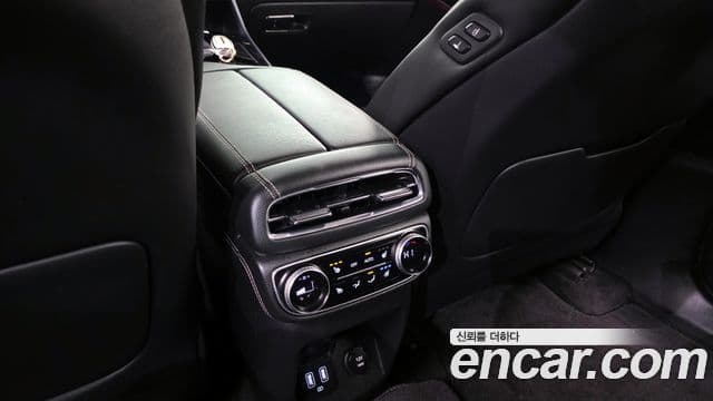 Genesis GV80 2021 — ფოტო 18/20
