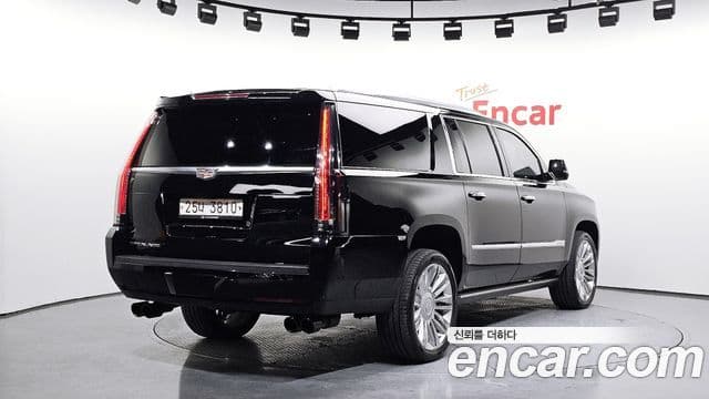 Cadillac Escalade 2018 — ფოტო 2/20